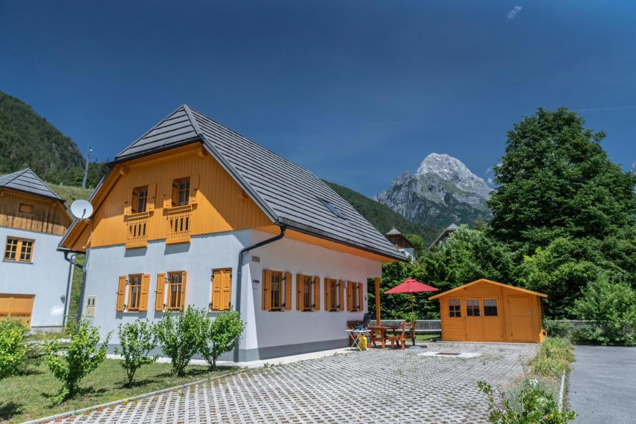 House Parabola Лог под Мангартом Екстериор снимка